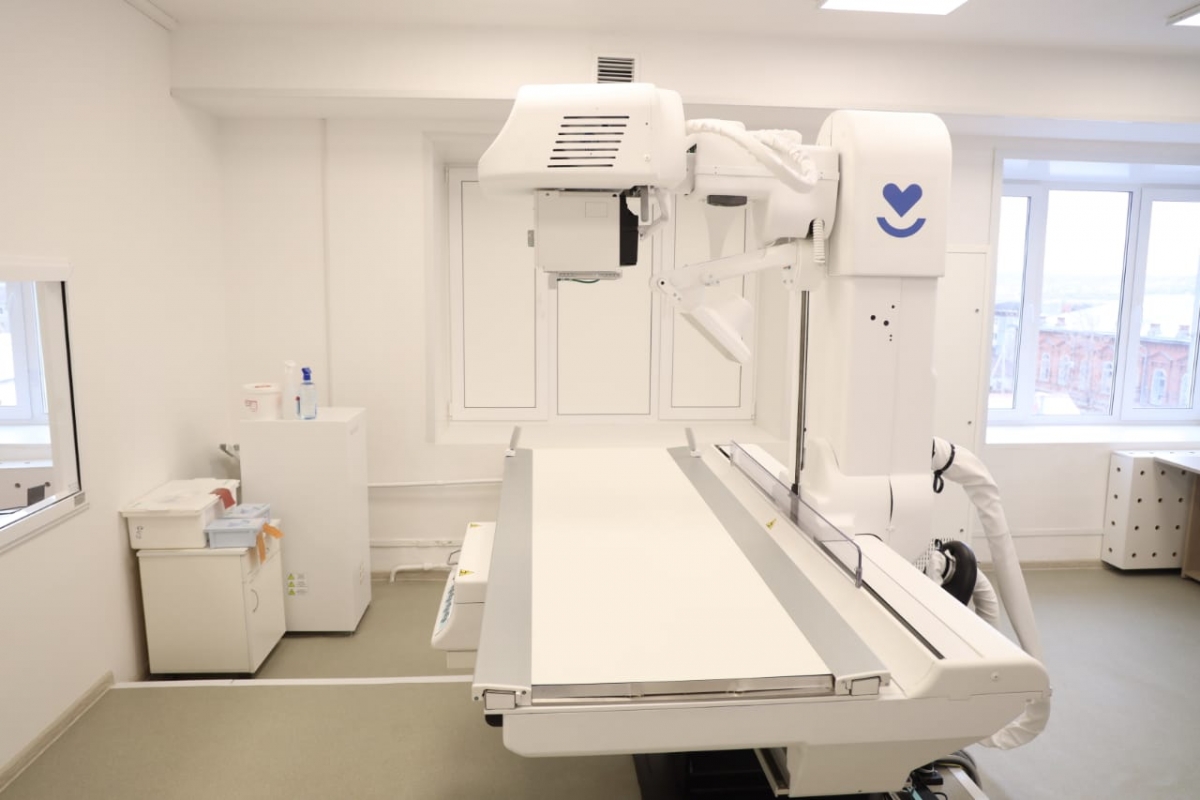 Полпред Владимир Якушев и губернатор Вадим Шумков оценили ремонт здания поликлиники Шадринска