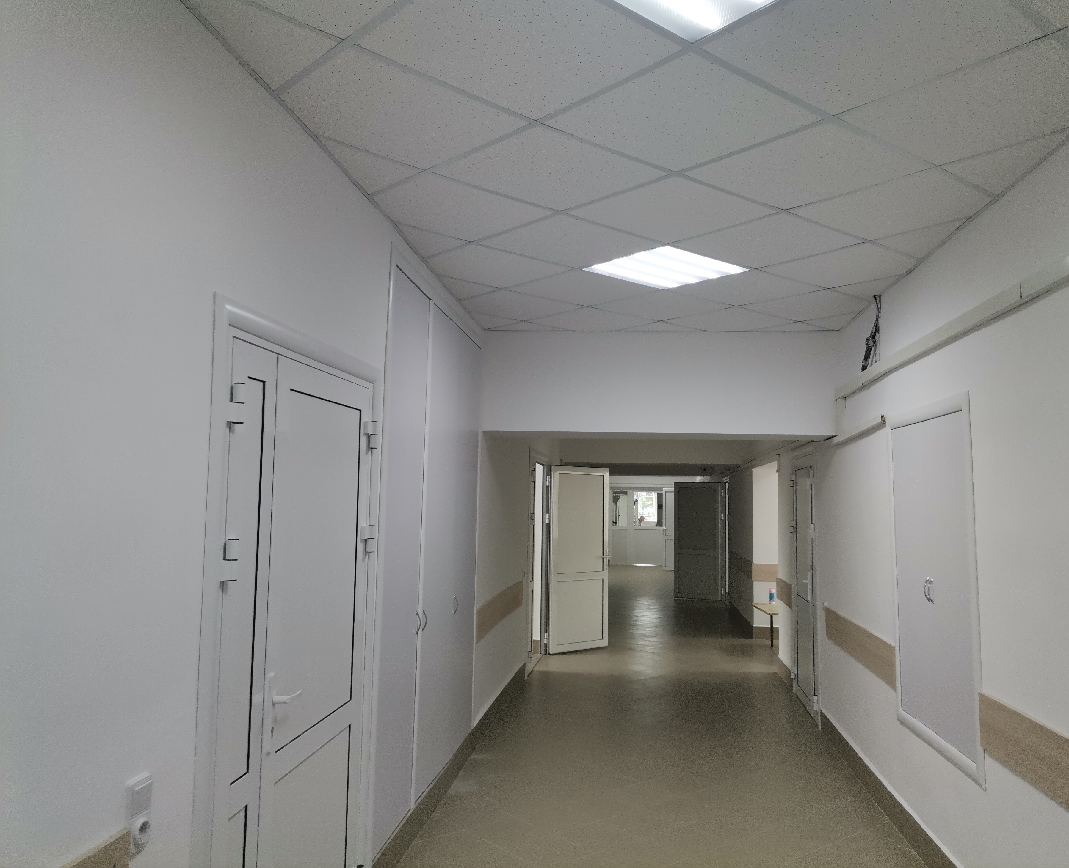 Ремонт поликлиники. Закрытые поликлиники. Закрывают на ремонт больницы. Закрытые поликлиники. Ремонт больницы.