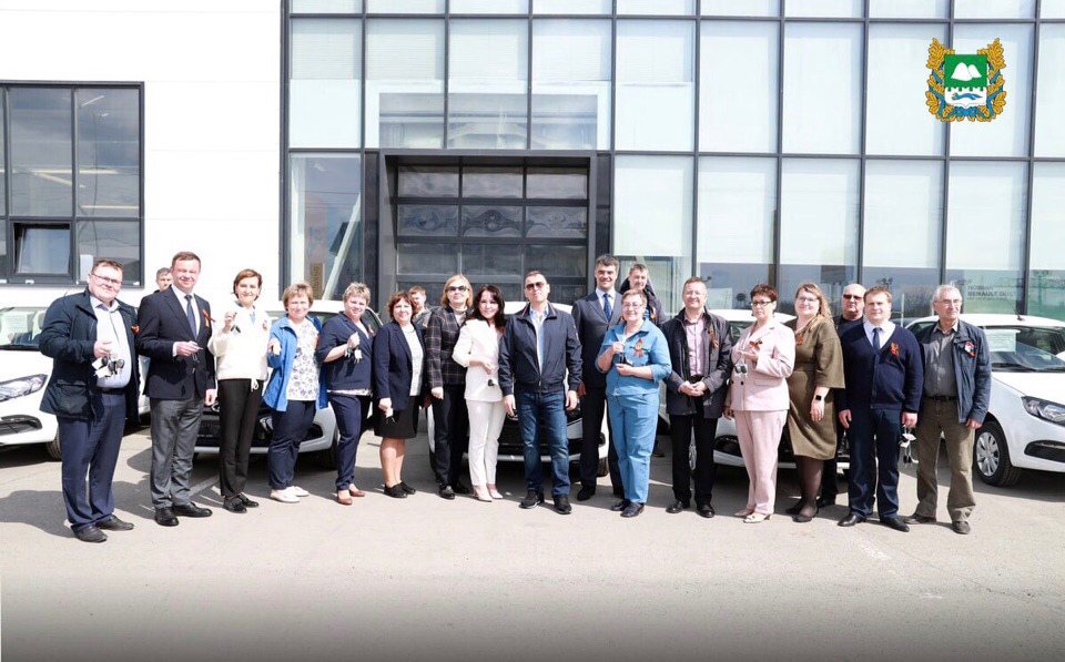 Губернатор Вадим Шумков вручил ключи от новых автомобилей неотложной медицинской помощи