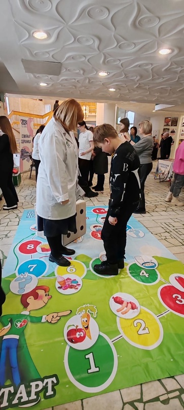 Специалисты Курганского базового медицинского колледжа и Курганского областного центра медицинской профилактики, лечебной физкультуры и спортивной медицины принимают участие в областного форуме «Семья моя – Курганская область»