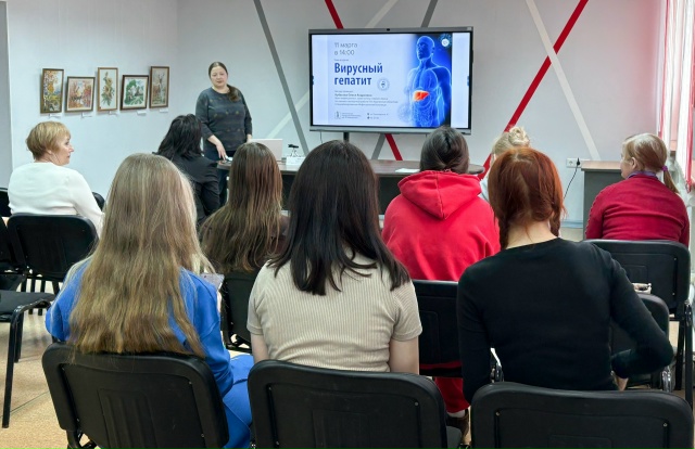 Сегодня в центральной городской библиотеке им. В. Маяковского прошла встреча с врачом‑инфекционистом Олесей Андреевной Кубасовой, заместителем главного врача по клинико‑экспертной работе Курганской областной специализированной инфекционной больницы. ﻿