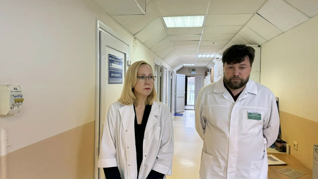 Врио директора Департамента здравоохранения Курганской области Екатерина Васильевна Ютяева посетила Курганский областной онкологический диспансер. ﻿