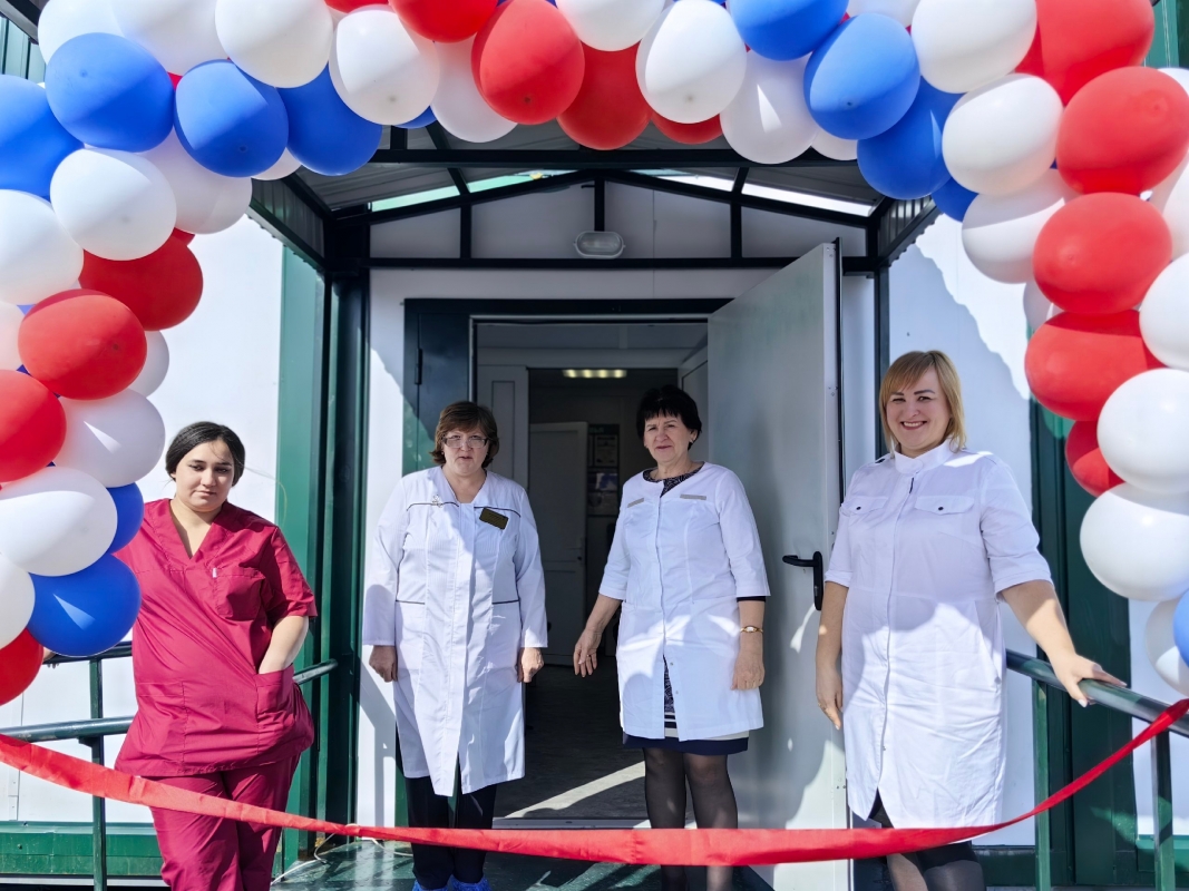 Более 300 жителей Белозерского округа теперь будут получать медицинские услуги в современных и комфортных условиях благодаря установке нового модульного ФАПа