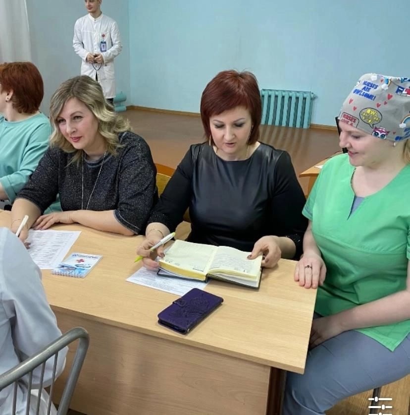 Сотрудники Курганской областной клинической больницы встретились со студентами медицинского колледжа