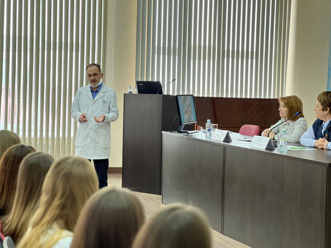 12 марта на базе Курганской областной клинической больницы состоялась встреча представителей Департамента здравоохранения Курганской области и медицинских организаций со студентами целевиками Тюменского медицинского университета