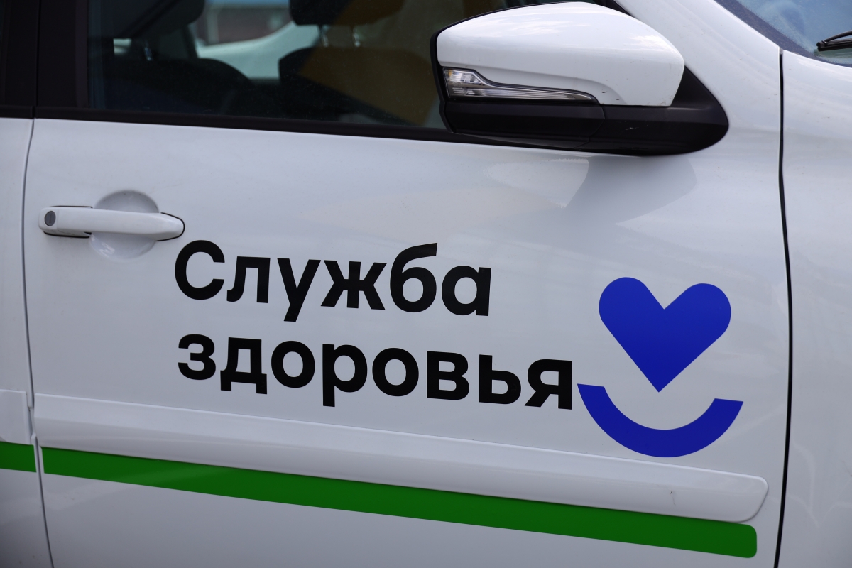 Губернатор Вадим Шумков вручил руководителям лечебных учреждений региона ключи от 59 новых автомобилей неотложной медицинской помощи