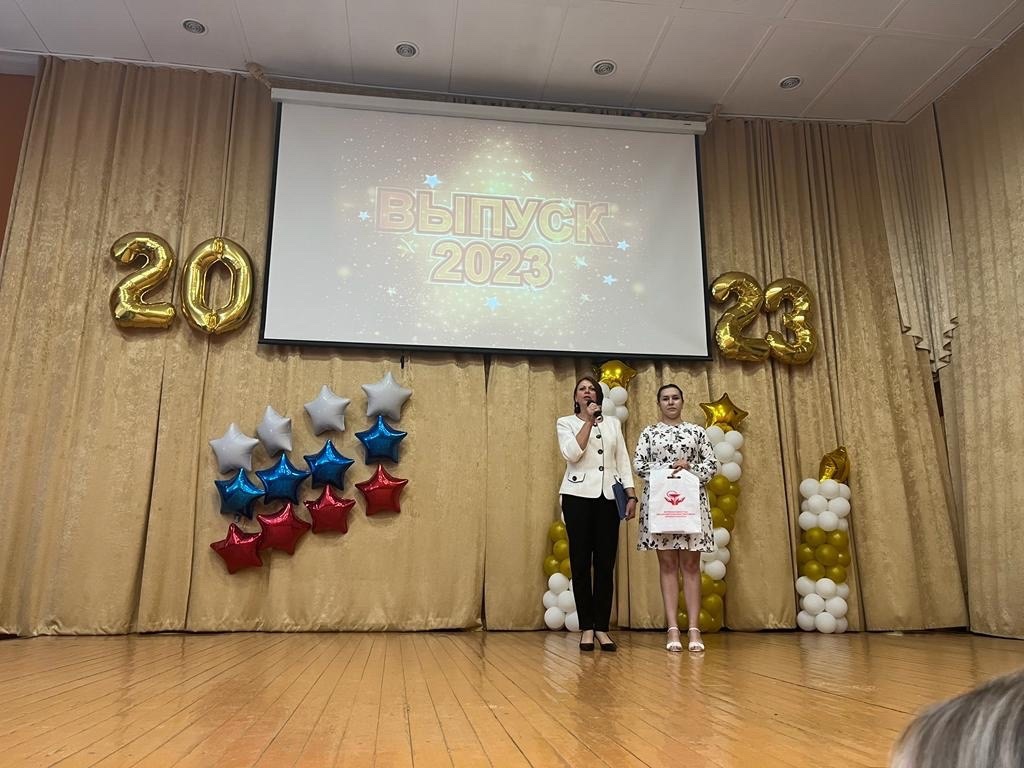 Сегодня, 27 июня, выпускникам Курганского базового медицинского колледжа торжественно вручили дипломы