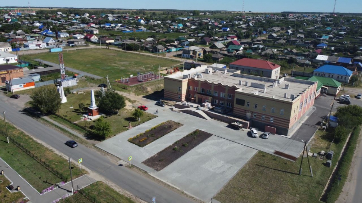 По поручению губернатора Вадима Шумкова в Звериноголовском округе продолжат приводить в порядок дороги и объекты социальной сферы