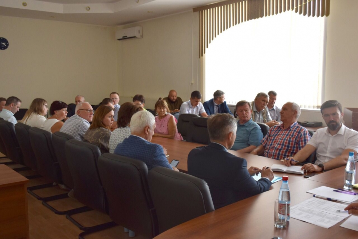 В Шадринске на встрече с сотрудниками больниц и общественниками обсудили предстоящую модернизацию системы медучреждений города