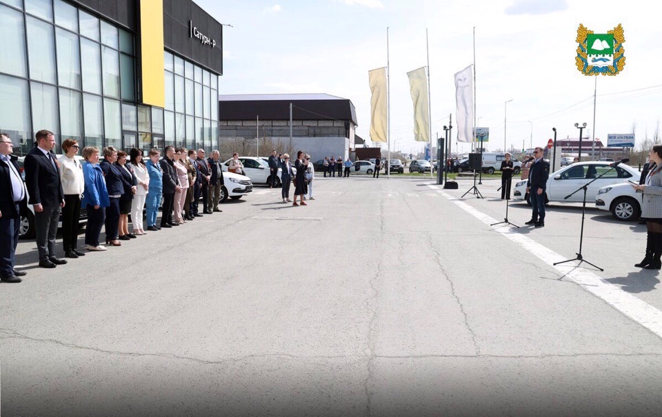 Губернатор Вадим Шумков вручил ключи от новых автомобилей неотложной медицинской помощи