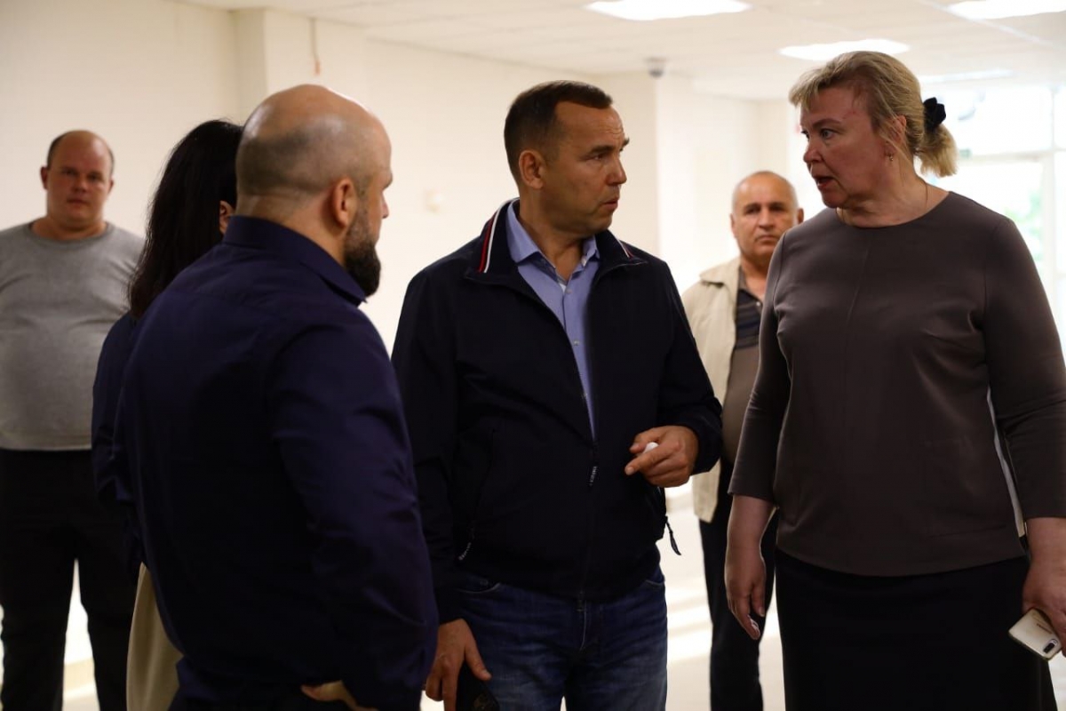 Губернатор проконтролировал завершение строительства детской поликлиники