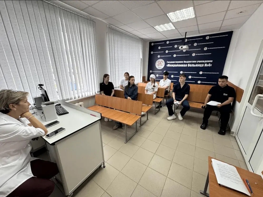На базе Межрайонной больницы № 4 состоялась встреча студентов‑практикантов с главным врачом 
