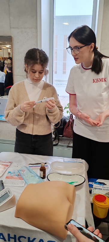 Специалисты Курганского базового медицинского колледжа и Курганского областного центра медицинской профилактики, лечебной физкультуры и спортивной медицины принимают участие в областного форуме «Семья моя – Курганская область»