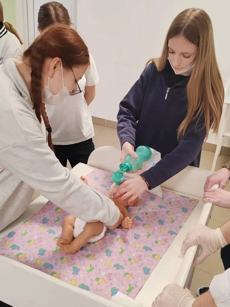 Специалисты Курганской детской поликлиники совместно с Курганским базовым медицинским колледжем провели  «День открытых дверей»