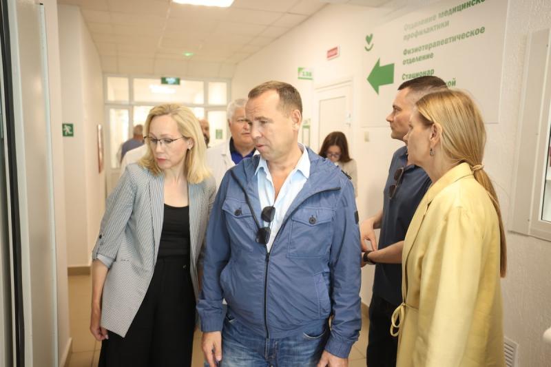 Губернатор Вадим Шумков в рамках рабочего выезда в Куртамышский округ проконтролировал ход ремонта окружной больницы