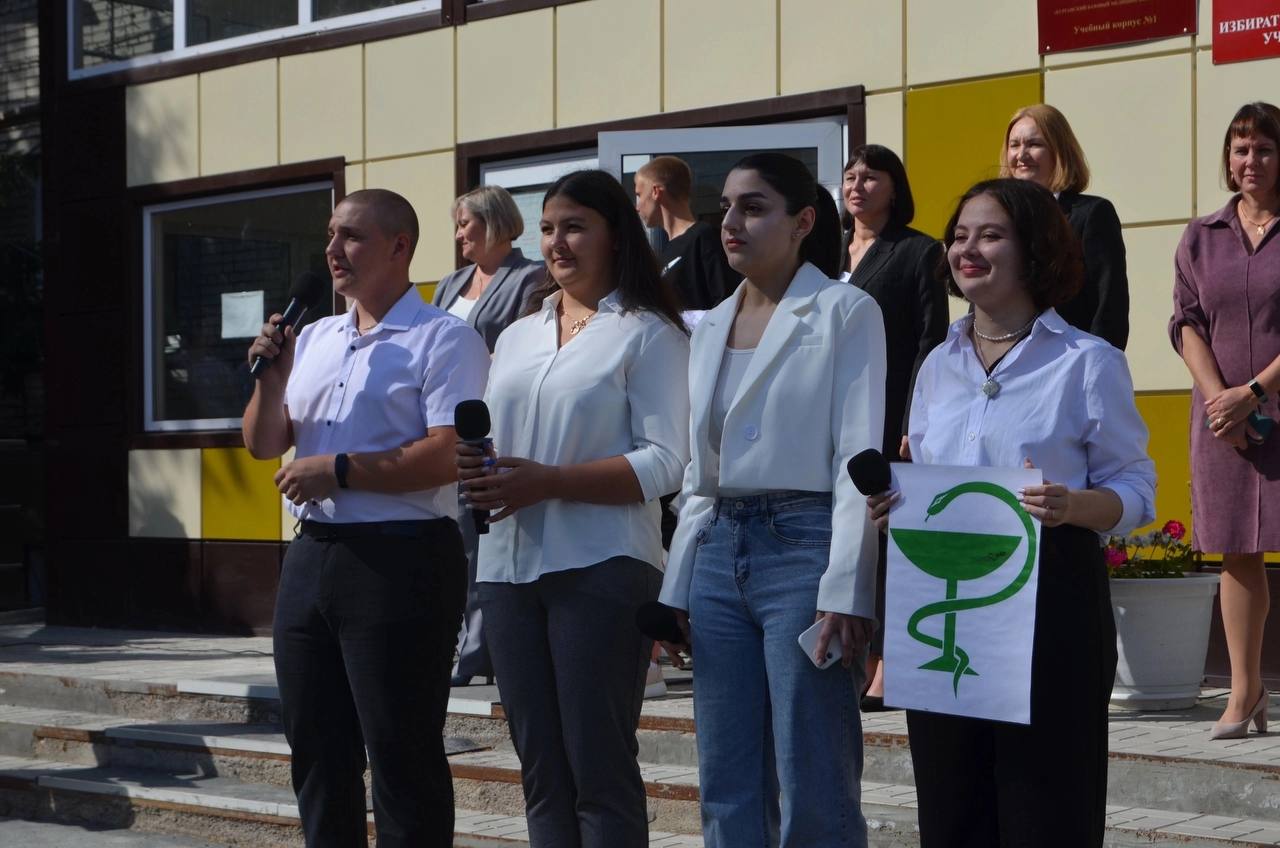 В Курганском базовом медицинском колледже прошла торжественная линейка
