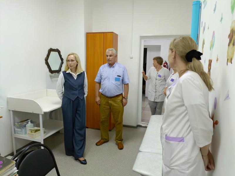 По поручению Губернатора Курганской области В.М. Шумкова с рабочим визитом в ГБУ "Межрайонная больница №5" побывала новый руководитель Департамента здравоохранения Курганской области Екатерина Ютяева