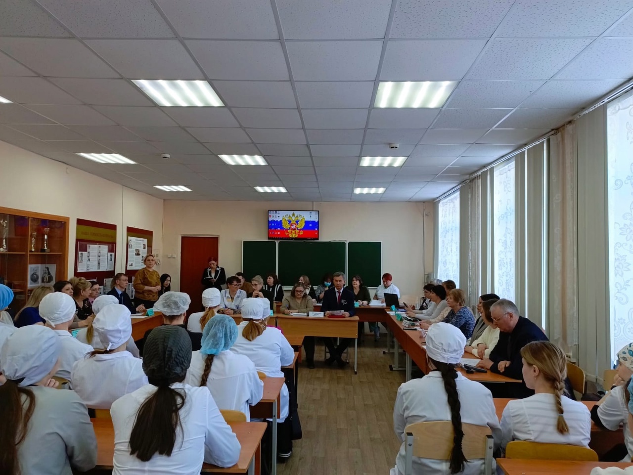 В целях повышения кадрового обеспечения в Шадринском филиале Курганского базового медицинского колледжа состоялась встреча выпускников специальностей «Сестринское дело» и «Лечебное дело» с руководителями медицинских организаций, подведомственных Департаме