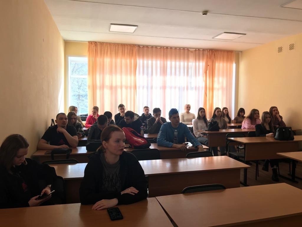 28 февраля главный врач Курганской областной станции переливания крови Марина Непрозванных провела лекции по донорству крови и костного мозга для студентов Курганского филиала РАНХиГС