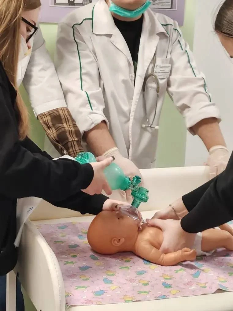 Специалисты Курганской детской поликлиники совместно с Курганским базовым медицинским колледжем провели  «День открытых дверей»