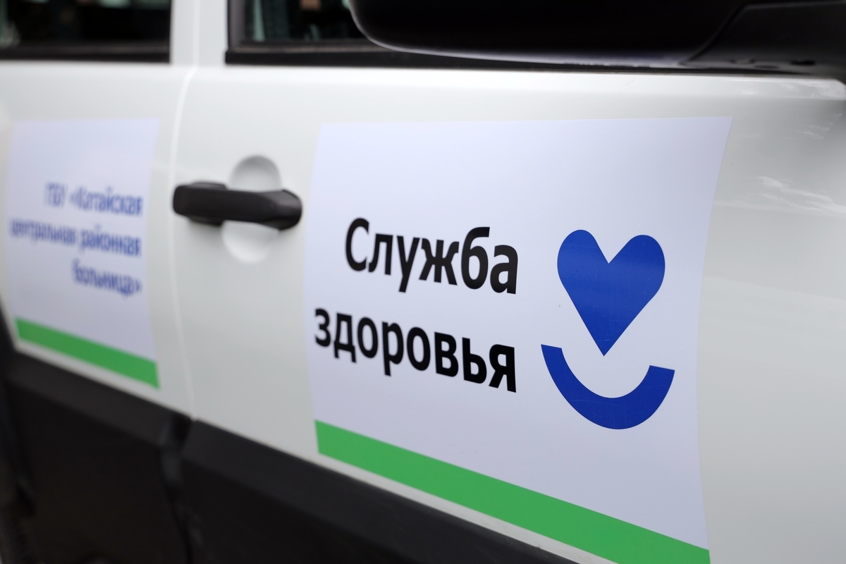 Губернатор Вадим Шумков вручил ключи от 49 новых машин неотложной медицинской помощи