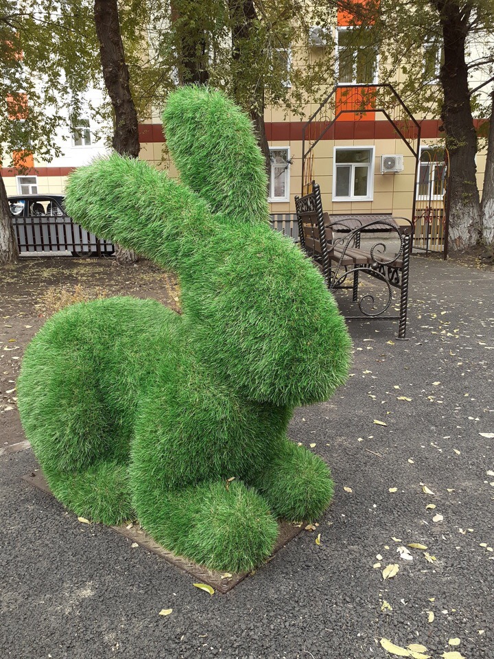 Во дворе Курганской детской поликлиники, расположенной по улице К.Мяготина,114, построили детскую площадку