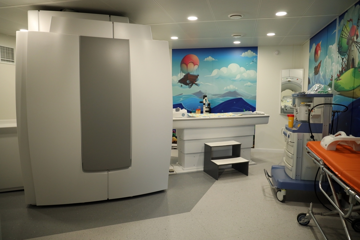 Губернатор Вадим Шумков сделал подарок на 50-летие детской больницы им. Красного Креста – в медучреждении отремонтируют операционное отделение