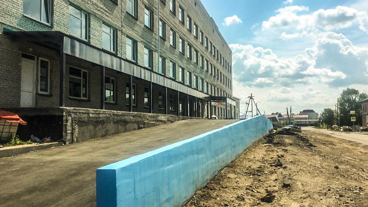 В Лебяжьевской больнице отремонтировали первый этаж поликлиники и установили новый флюорограф