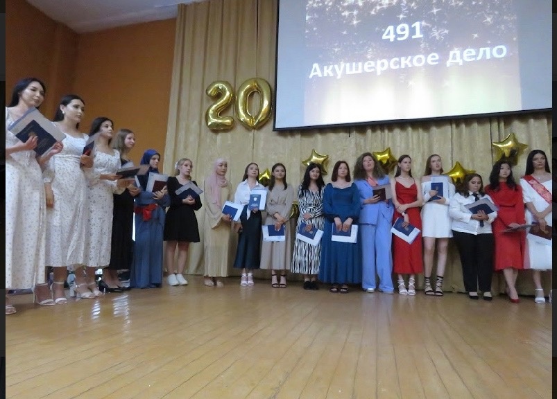 28 июня выпускникам Курганского базового медицинского колледжа торжественно вручили дипломы