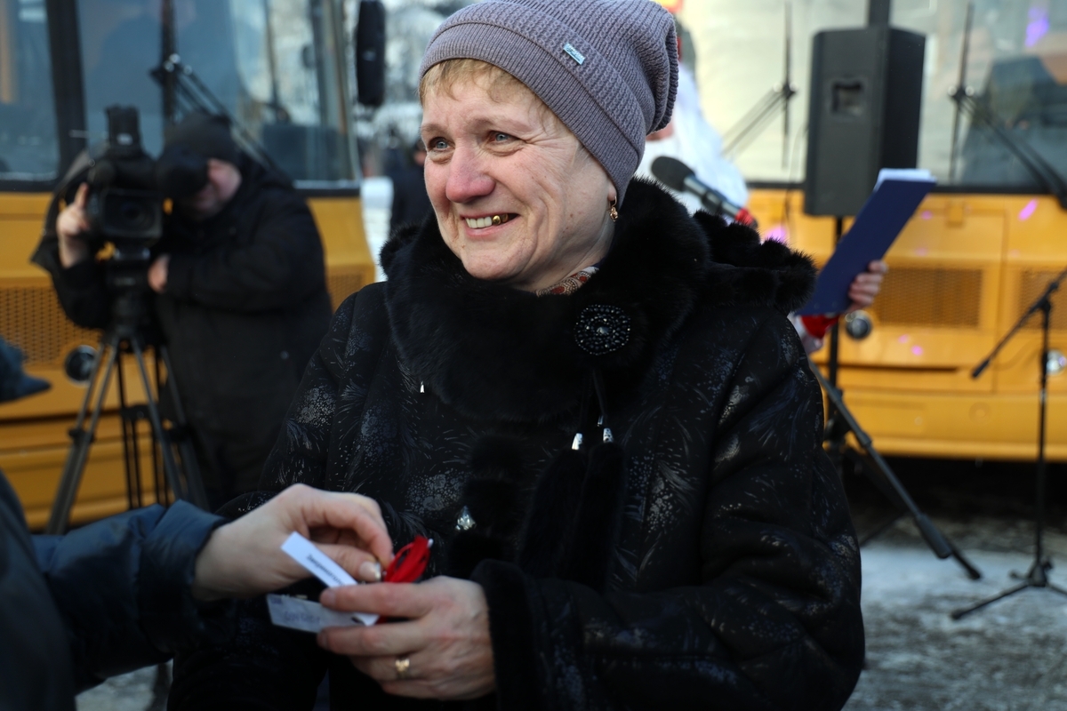 В канун Нового года образовательные и медицинские учреждения Курганской области получили новый транспорт