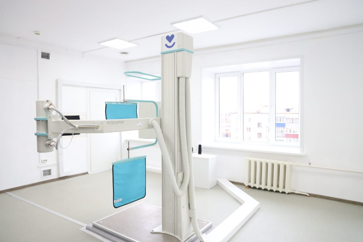 Полпред Владимир Якушев и губернатор Вадим Шумков оценили ремонт здания поликлиники Шадринска