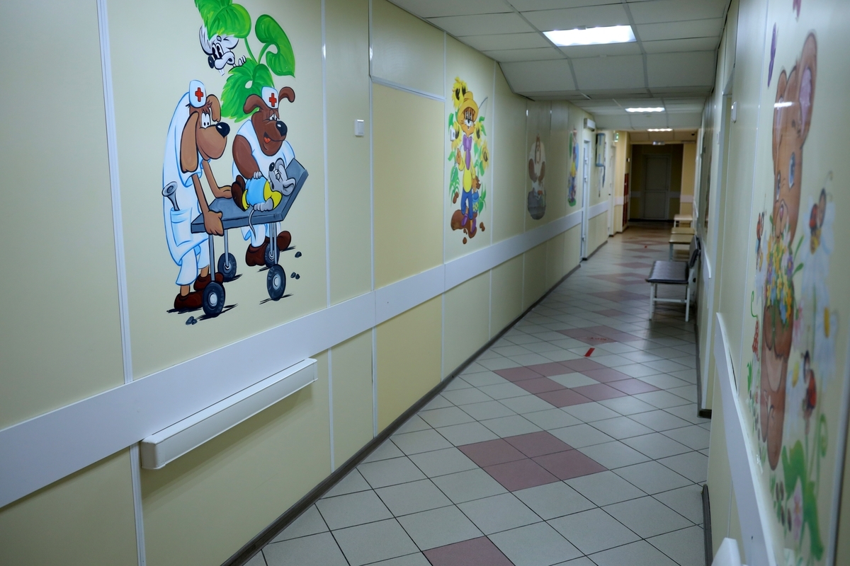 Губернатор Вадим Шумков сделал подарок на 50-летие детской больницы им. Красного Креста – в медучреждении отремонтируют операционное отделение