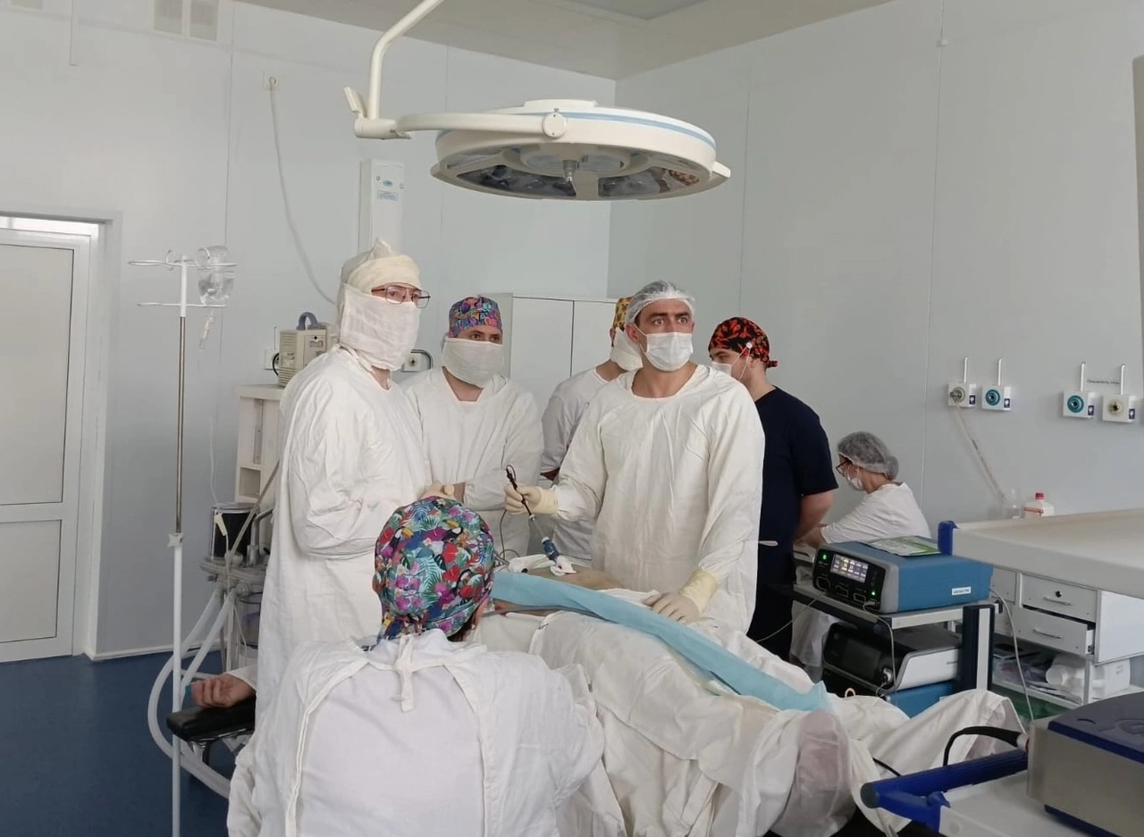 В Курганской областной клинической больнице провели мастер-класс по оперативному лечению грыж