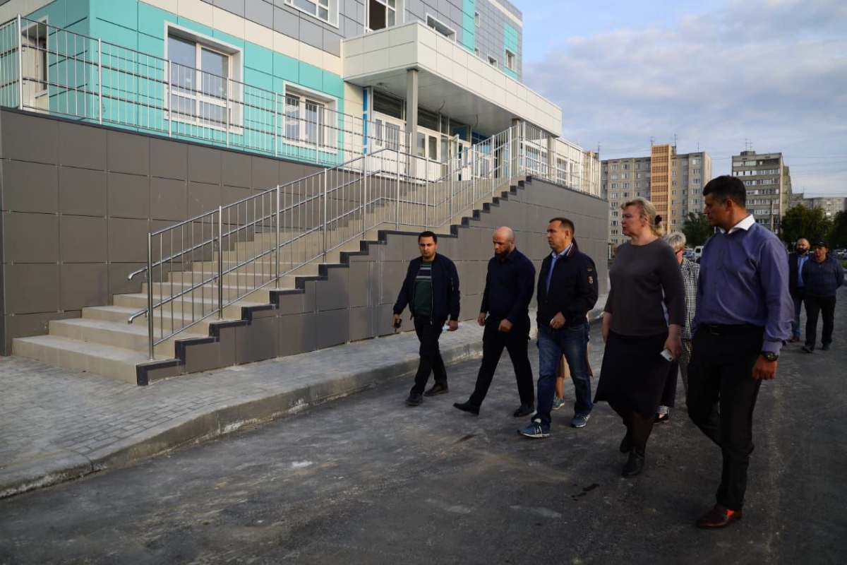 Губернатор проконтролировал завершение строительства детской поликлиники