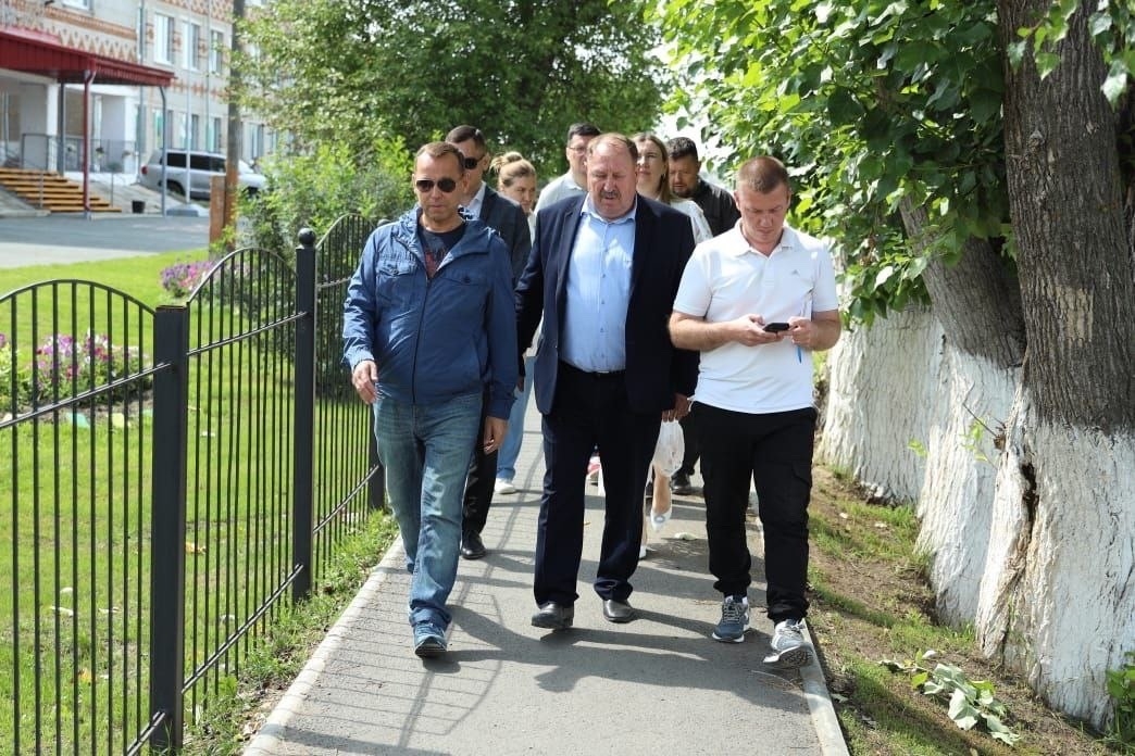 Губернатор Вадим Шумков оценил ремонт социальных объектов в Шатрово и поставил задачи на ближайшую перспективу