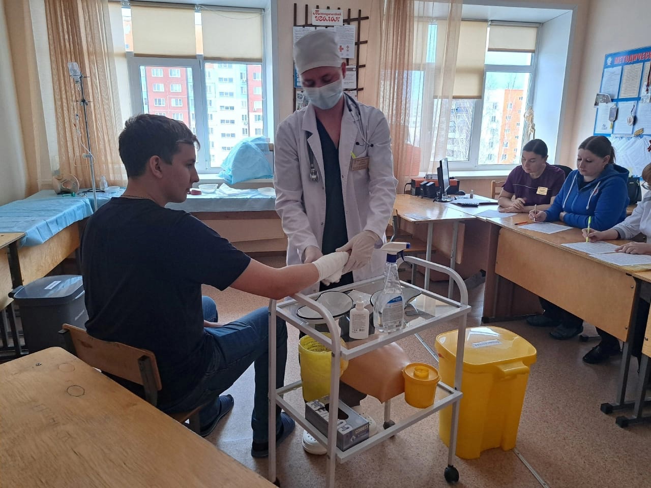 Региональный конкурс профессионального мастерства прошел для студентов выпускного курса ГБПОУ «Курганский базовый медицинский колледж» по специальности «Лечебное дело» и «Лучший фельдшер». 