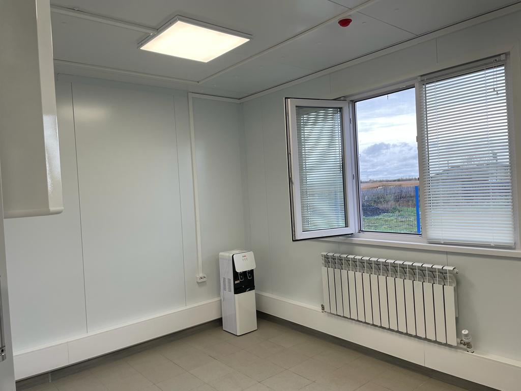 Завершена установка нового фельдшерско - акушерского пункта в селе Бутырское Мишкинского округа