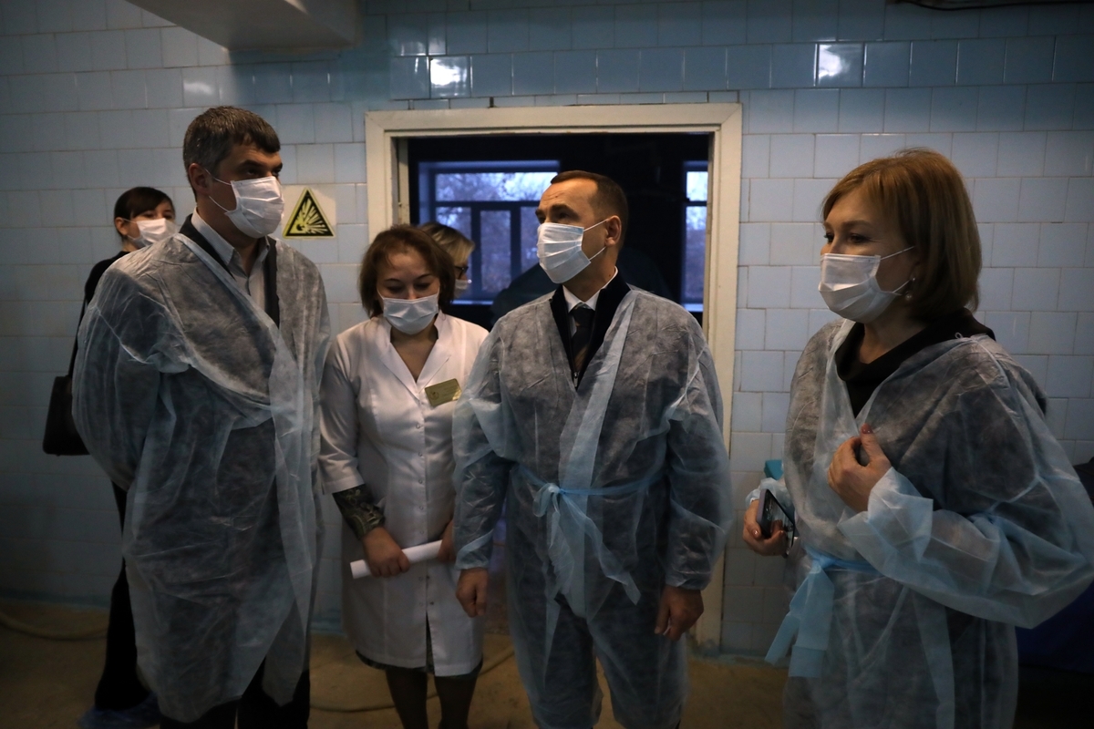 Губернатор Вадим Шумков сделал подарок на 50-летие детской больницы им. Красного Креста – в медучреждении отремонтируют операционное отделение