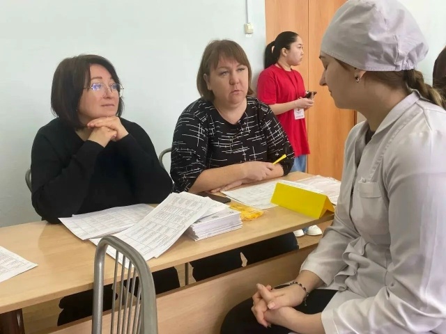 Старшие медицинские сестры Курганской областной клинической больницы отделения хирургии и эндоскопии посетили Макушинский филиал Курганского базового медицинского колледжа.