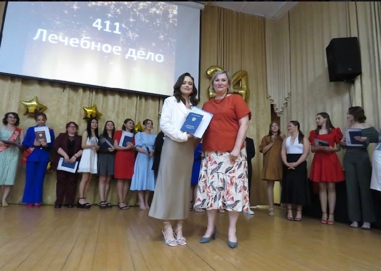 28 июня выпускникам Курганского базового медицинского колледжа торжественно вручили дипломы