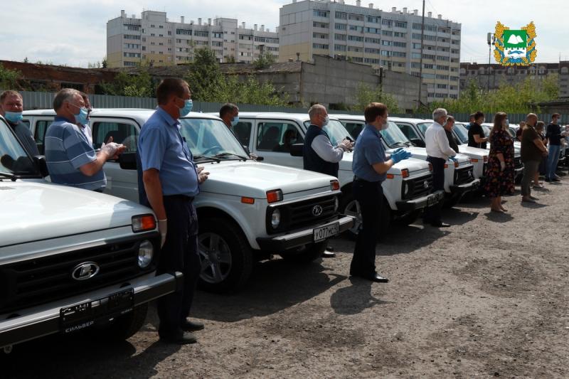Автопарк неотложной медицинской помощи в Курганской области пополнился 25 новыми машинами LADA 4x4. 