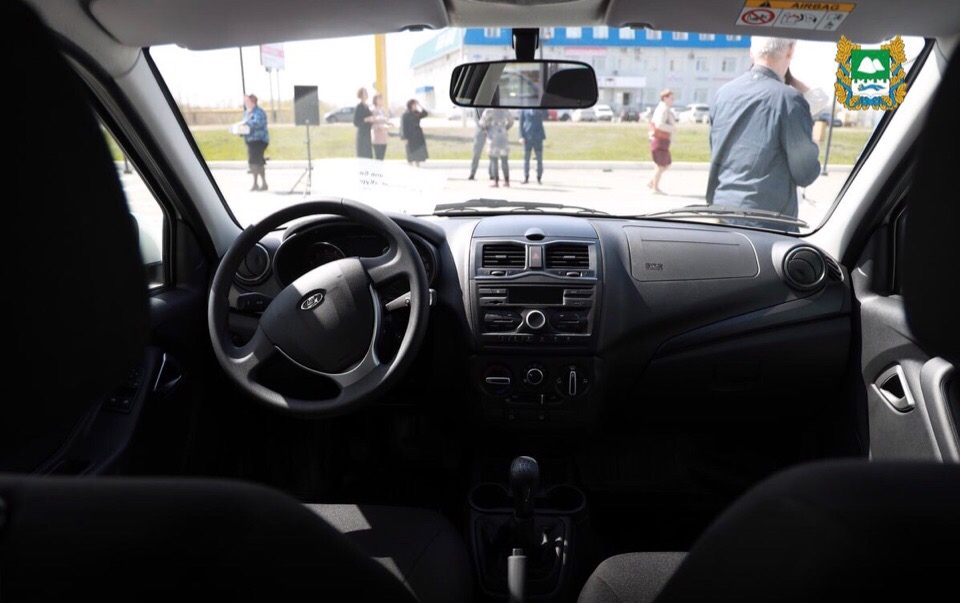 Губернатор Вадим Шумков вручил ключи от новых автомобилей неотложной медицинской помощи