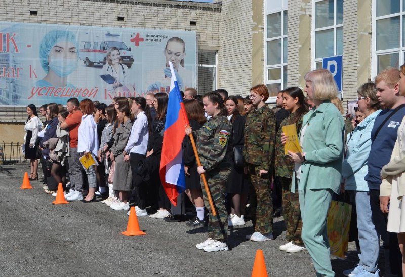 В Курганском базовом медицинском колледже прошла торжественная линейка