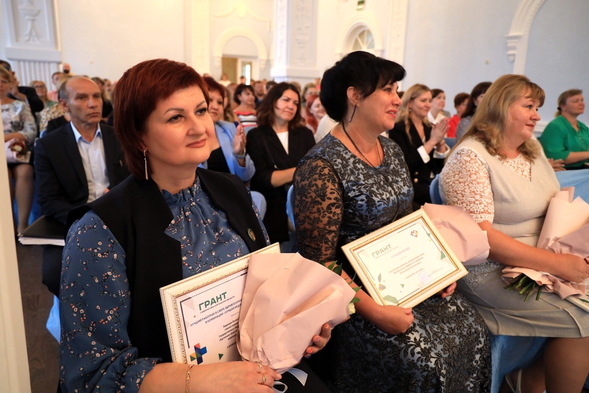 Вадим Шумков поздравил и поблагодарил за работу победителей конкурсов на гранты губернатора