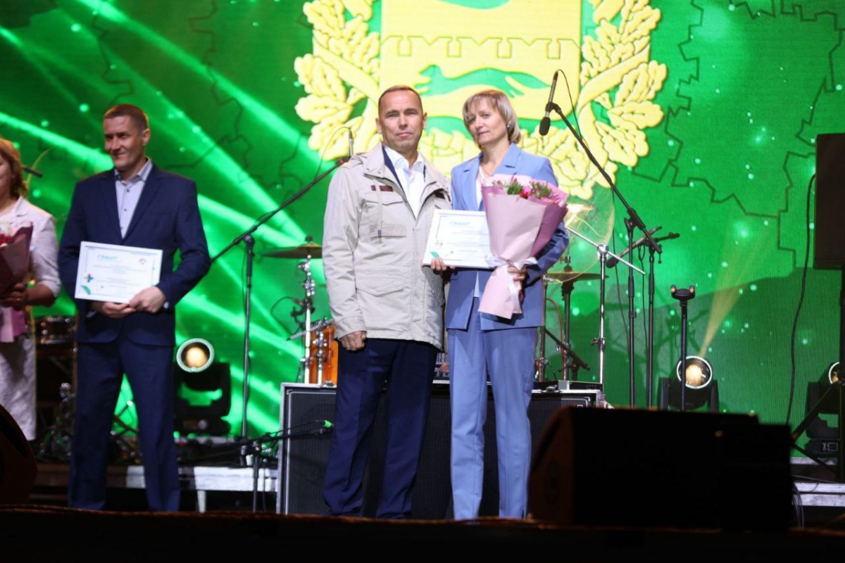 В День города глава региона Вадим Шумков вручил награды победителям конкурсов на гранты губернатора Курганской области