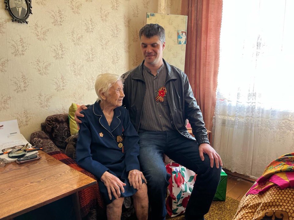 Директор Департамента здравоохранения Курганской области Алексей Сигидаев поздравил ветеранов