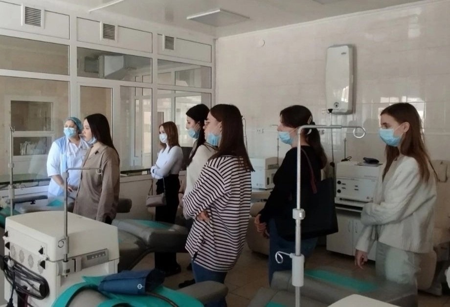 Учащиеся медицинского класса МАОУ "СОШ 7" посетили Курганскую областную станцию переливания крови