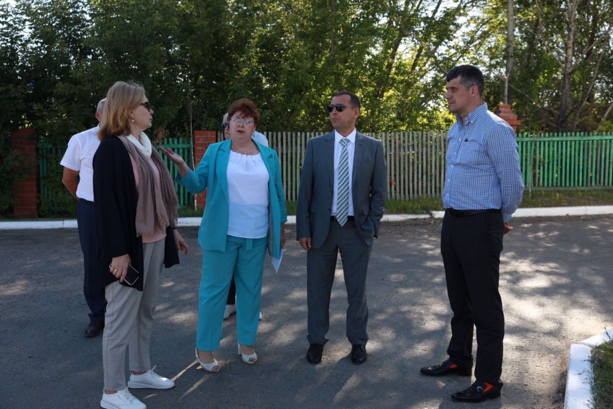 По поручению губернатора Вадима Шумкова в Звериноголовском округе продолжат приводить в порядок дороги и объекты социальной сферы