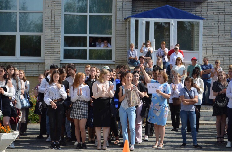 Студентов Курганского базового медицинского колледжа поздравили с Днем знаний