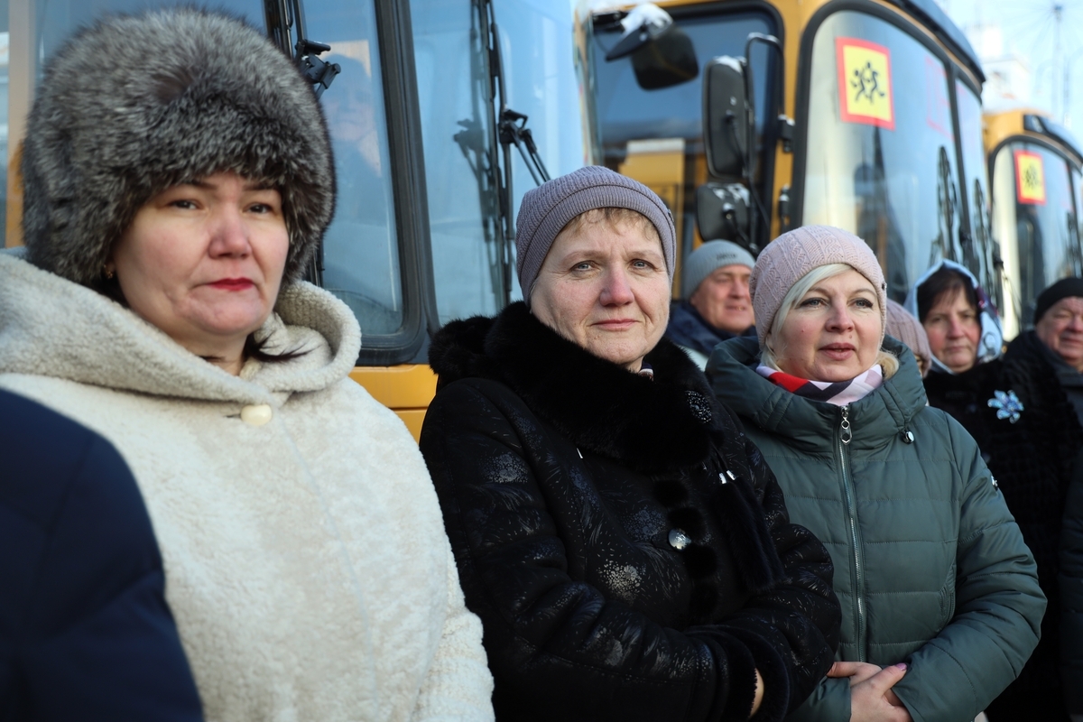 В канун Нового года образовательные и медицинские учреждения Курганской области получили новый транспорт
